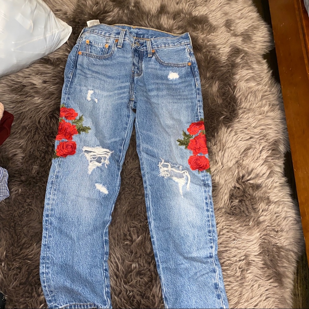 Levi ripped jeans
